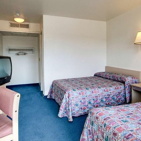 Motel 6 Des Moines South - Airport Exterior foto