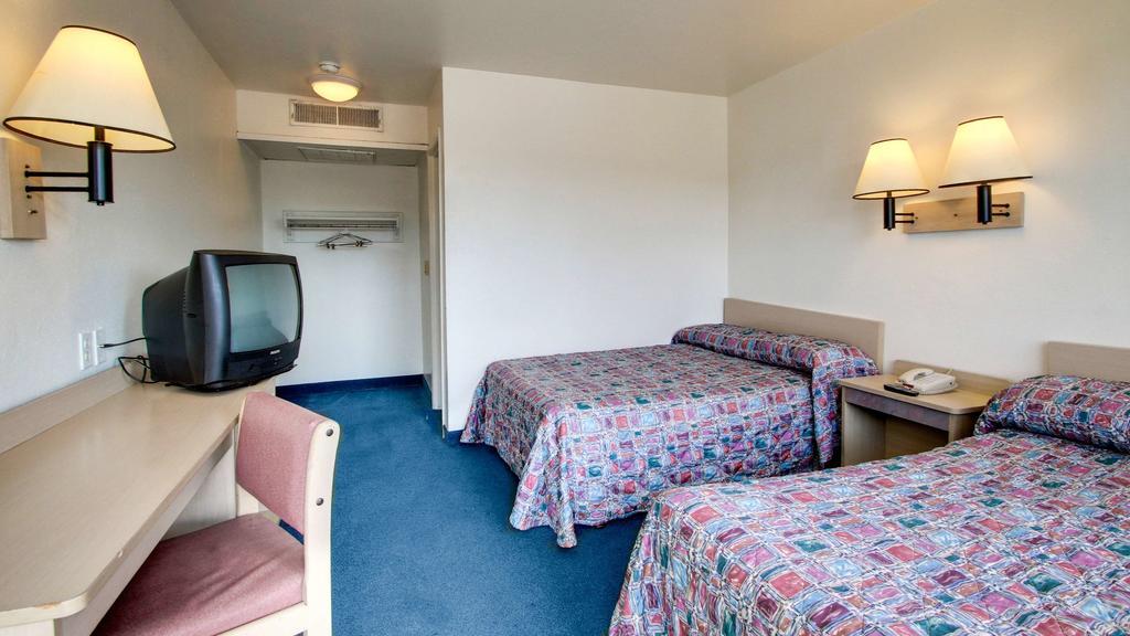 Motel 6 Des Moines South - Airport Exterior foto