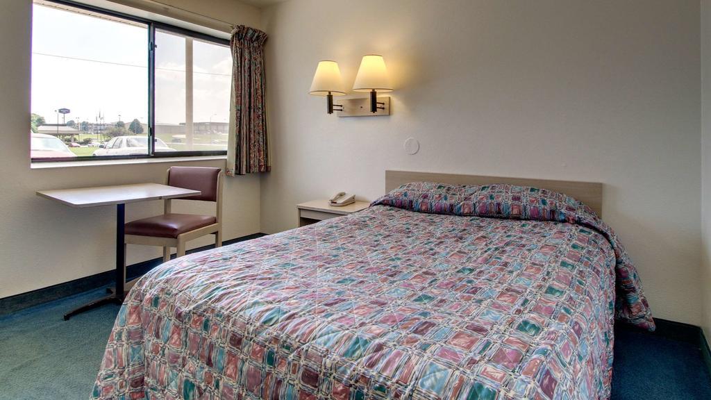 Motel 6 Des Moines South - Airport Exterior foto