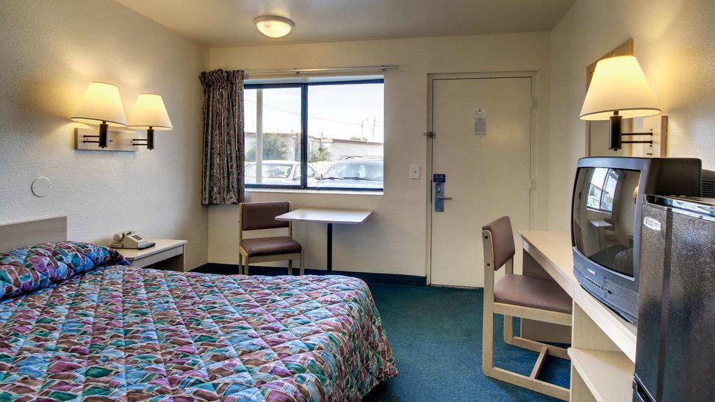 Motel 6 Des Moines South - Airport Exterior foto