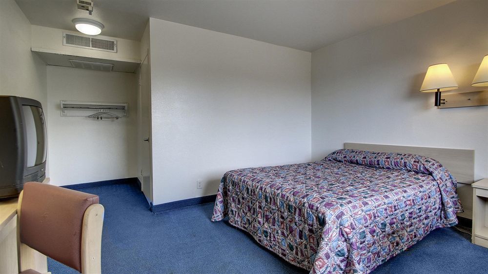 Motel 6 Des Moines South - Airport Exterior foto