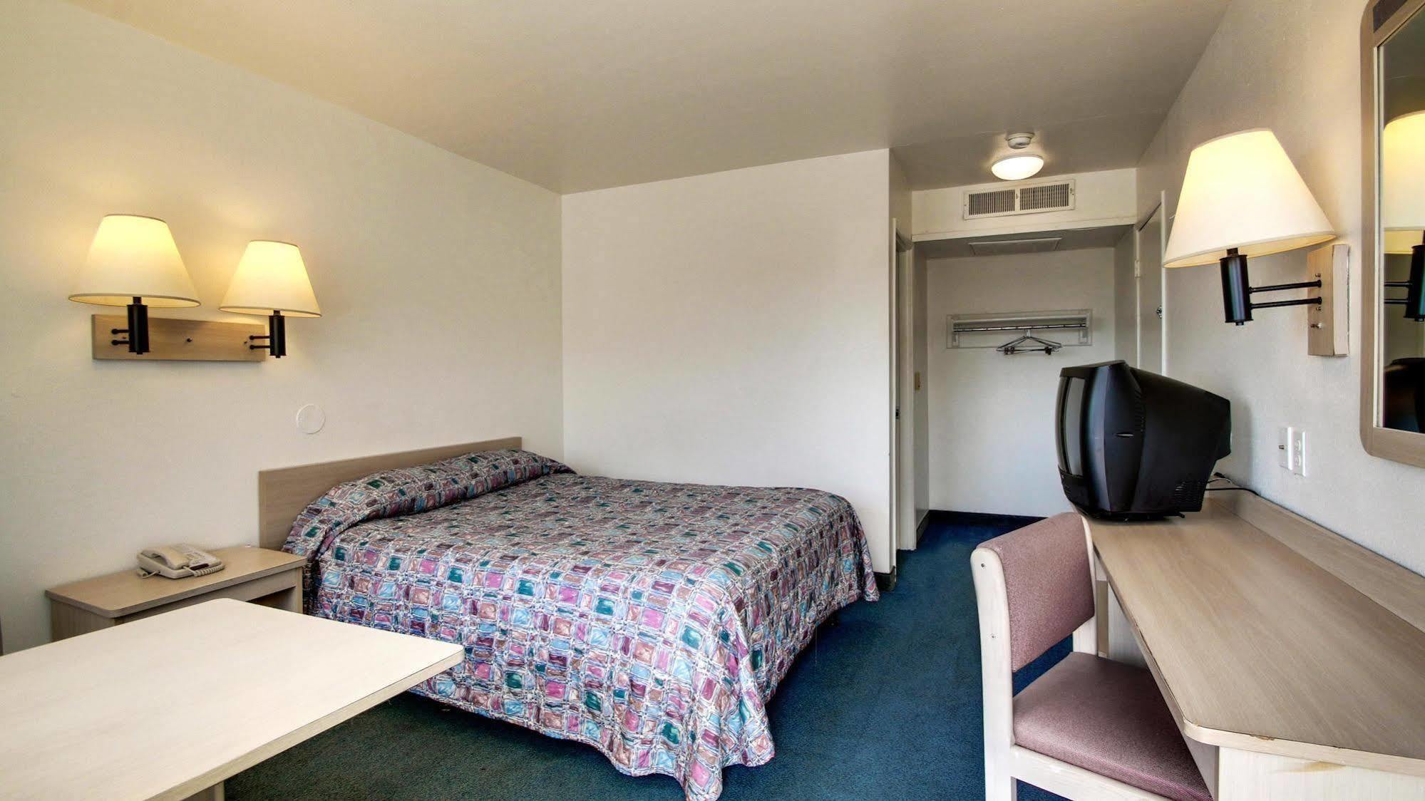 Motel 6 Des Moines South - Airport Exterior foto